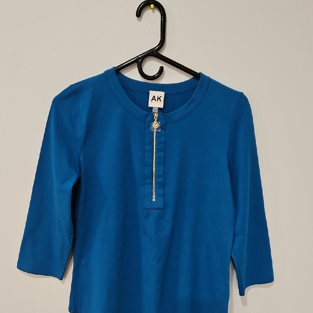 Anne Klein Blue Short Sleeve Tee with Versatile Style